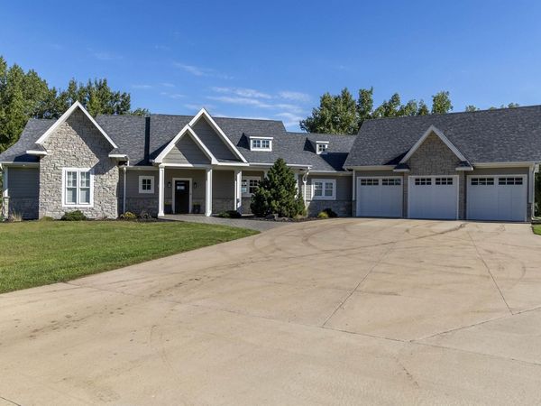2731 SANDWATER DR, Hawarden, IA 51023