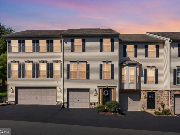 2714 HUNTERS CREST DRIVE, Unit 28, YORK, PA 17402