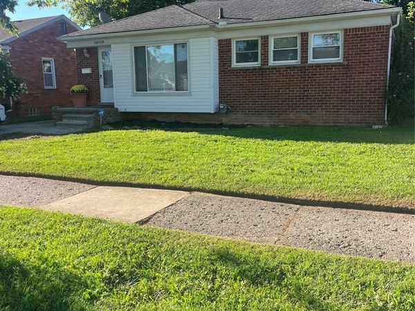 18450 Buckhannon Street , Roseville, Mi 48066