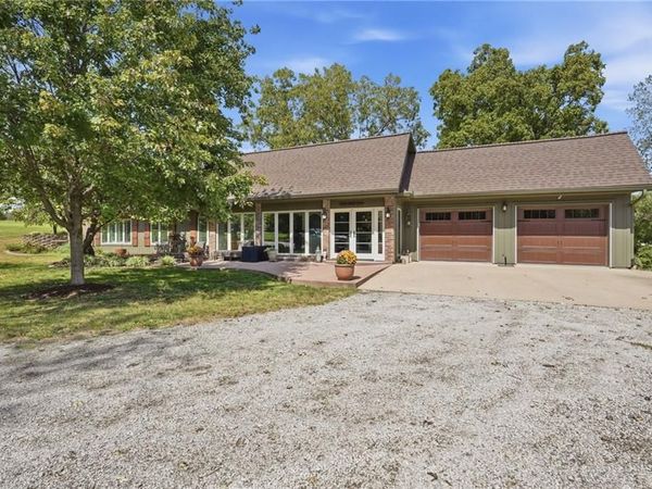 23805 S Scottsdale Drive, Peculiar, MO 64078