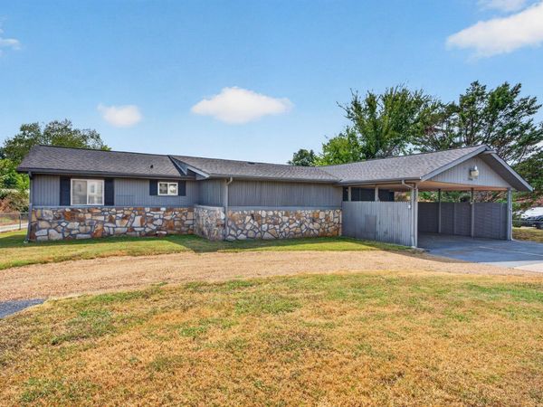 2060 Hamill Road, Hixson, TN 37343