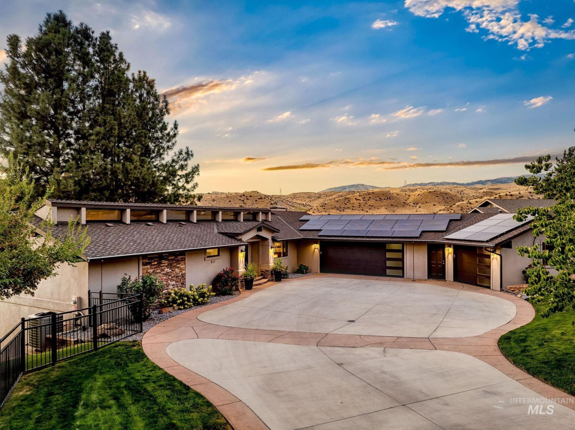 812 E Hearthstone Dr, Boise, ID 83702 Main Photo