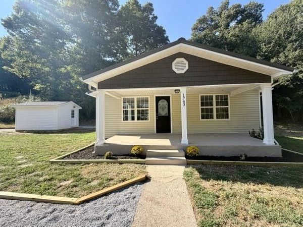 1763 Yaphank Road , Soddy Daisy, TN 37379