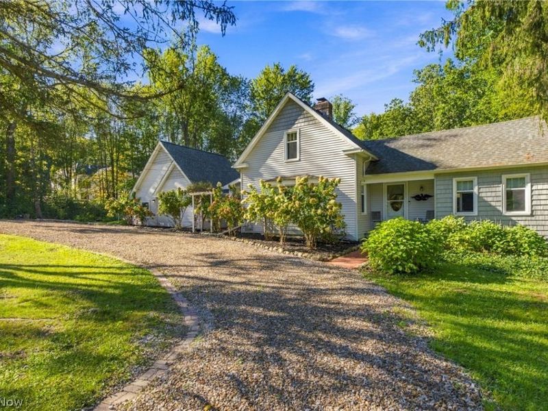 8145 Chagrin Road, Chagrin Falls, OH 44023 Photo 3