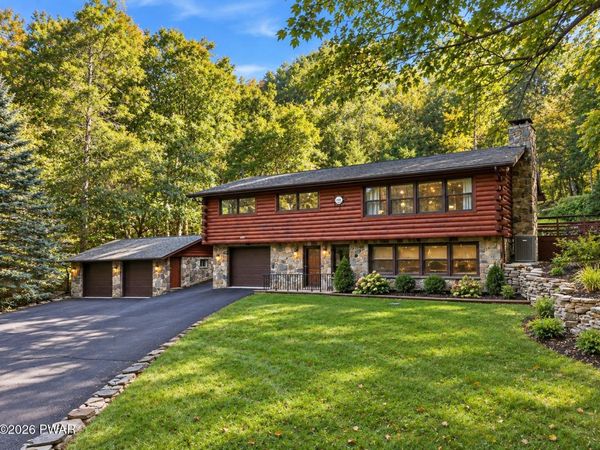 129 Briarwood Drive, Greentown, PA 18426