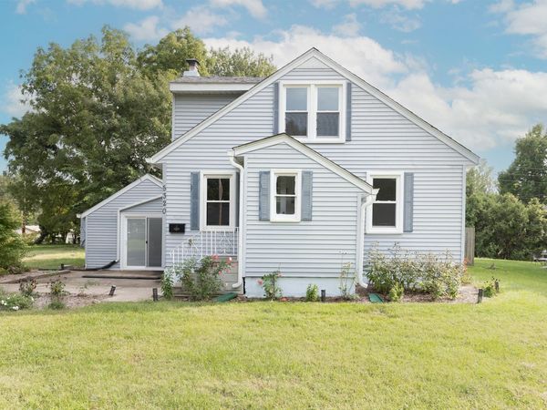 5320 33rd Avenue, Moline, IL 61265