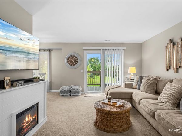 875 Golf Course Road, Unit 3, Crystal Lake, IL 60014
