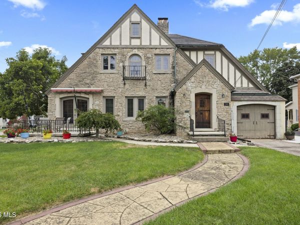 240 E Water Street, Oak Harbor, OH 43449