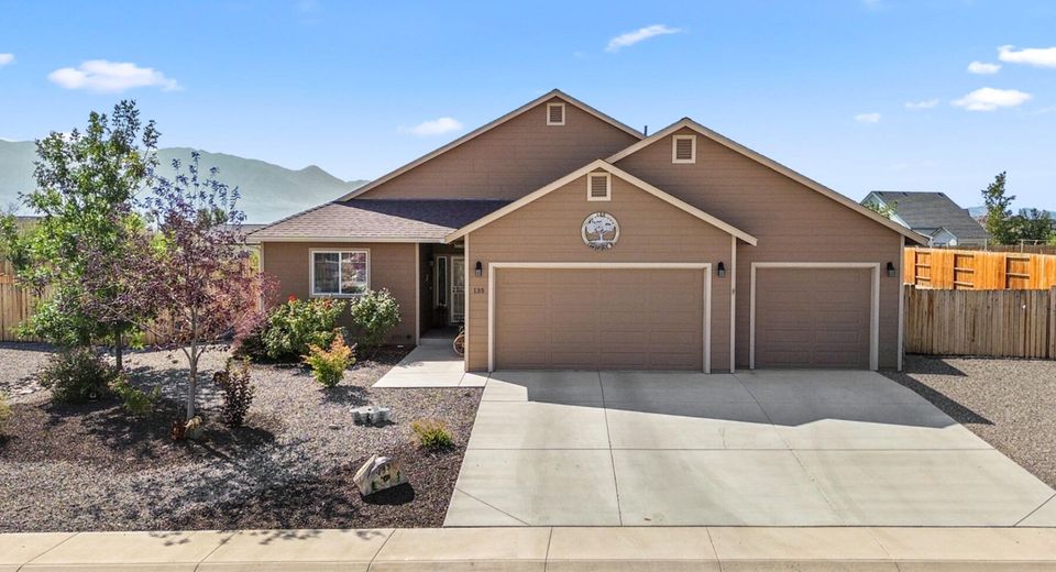 135 Cambridge Drive, Dayton, NV 89403 Photo