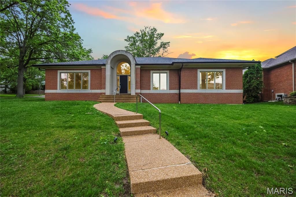 8333 Kingsbury Boulevard, Clayton, MO 63105 Main Photo