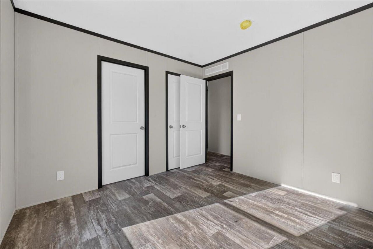 332 Marion Road Photo 26