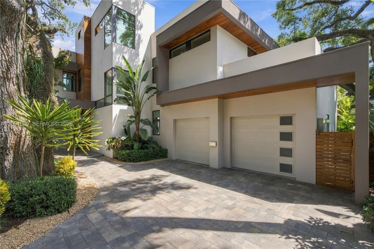 2803 Crystal Ct , Miami, FL 33133 Photo