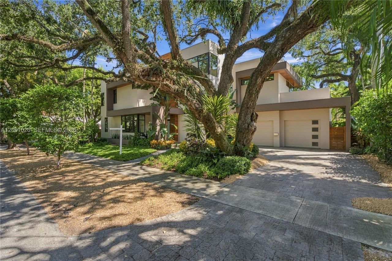 2803 Crystal Ct , Miami, FL 33133 Photo