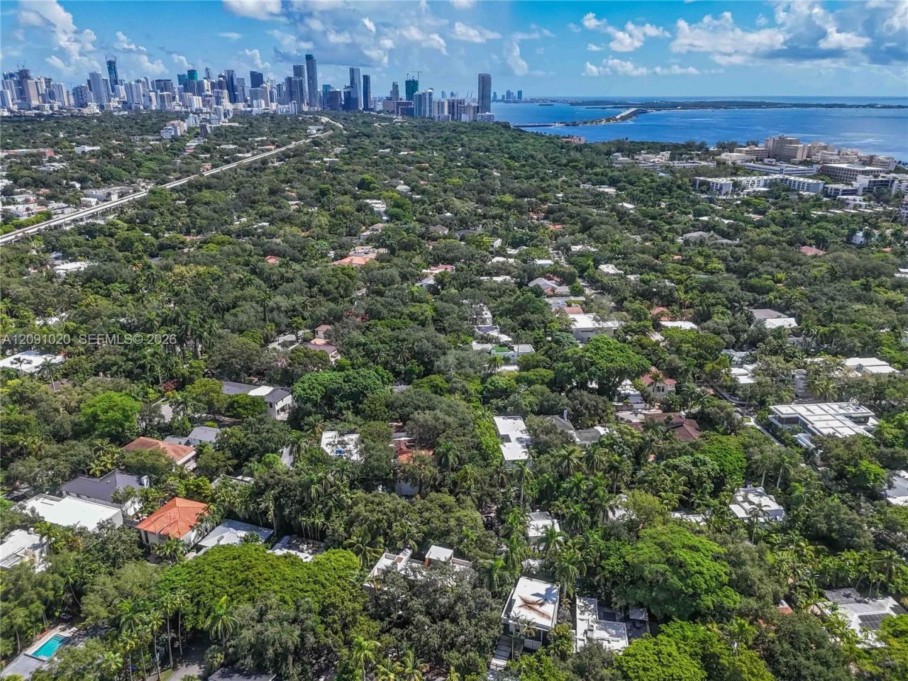 2803 Crystal Ct , Miami, FL 33133 Photo