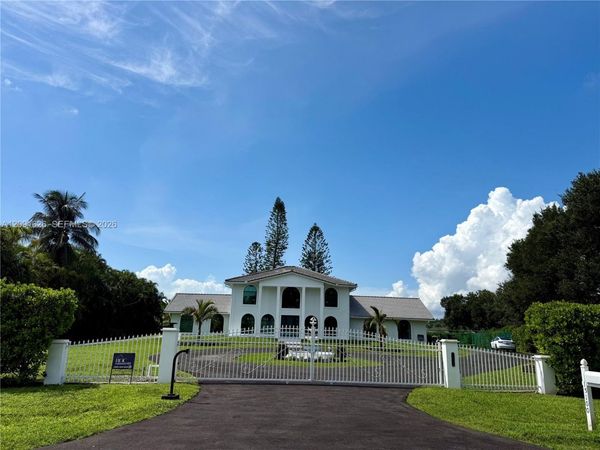 15100 S Saxon Cir, Southwest Ranches, FL 33331