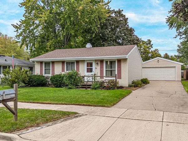 2124 S FOUNTAIN AVENUE, Appleton, WI 54915