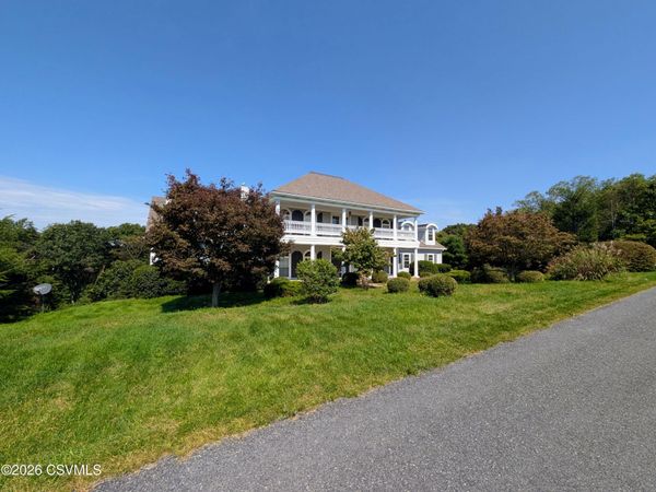 218 GREGORY Drive , Selinsgrove, PA 17870