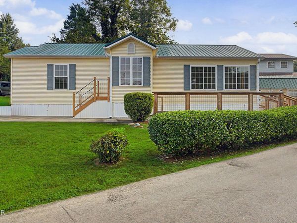 602 Whistling Swan Street, Townsend, TN 37882