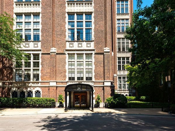 20 E Cedar Street, Unit 17C, Chicago, IL 60611