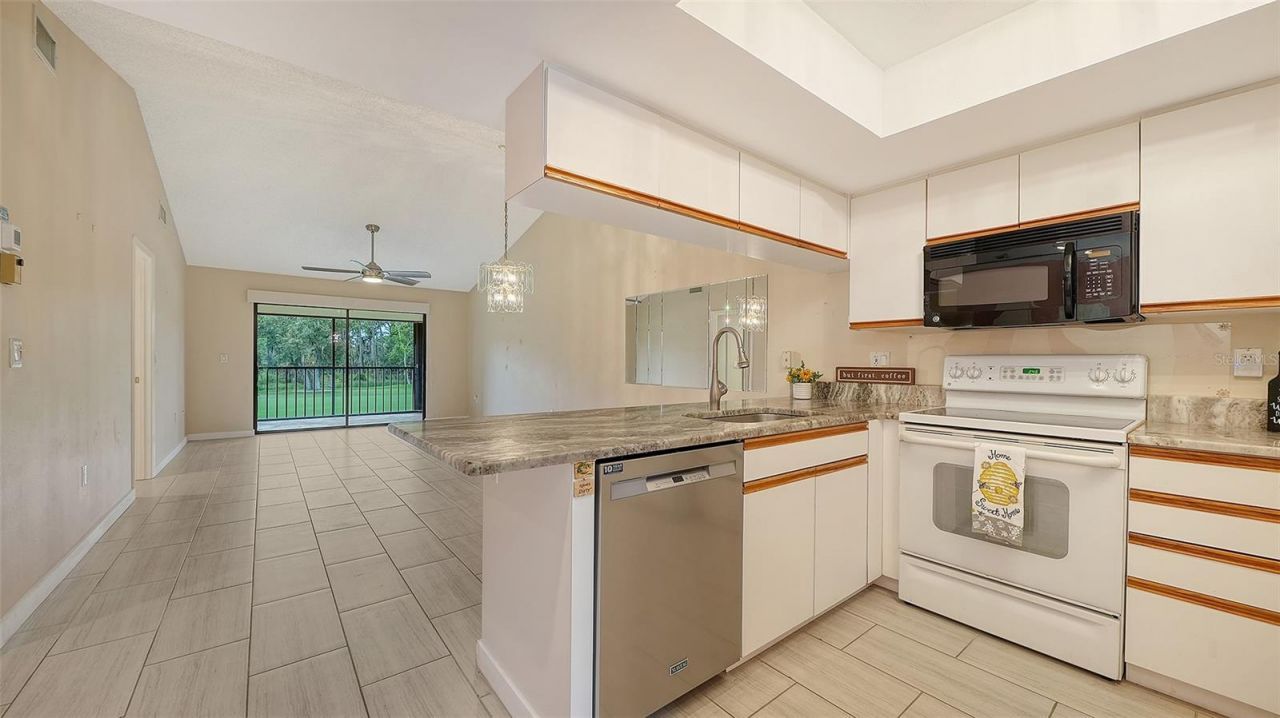 7652 Eagle Creek Drive, Unit 7598, Sarasota, FL 34243 Photo