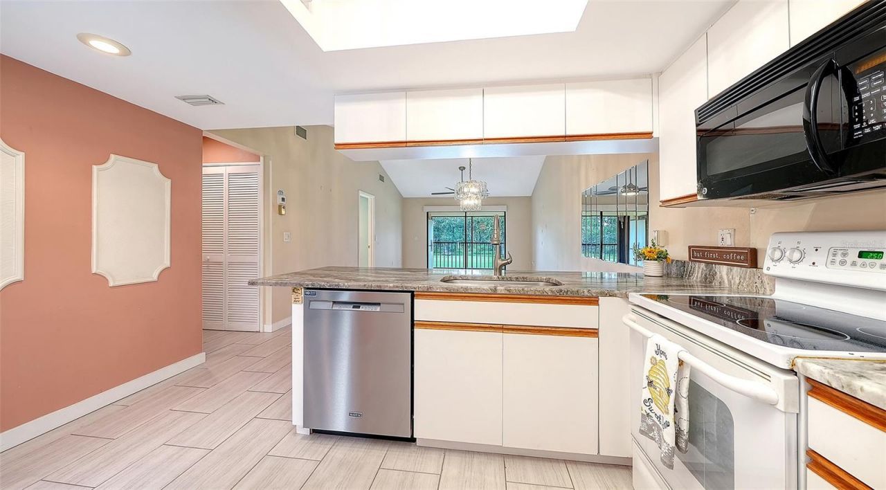 7652 Eagle Creek Drive, Unit 7598, Sarasota, FL 34243 Photo