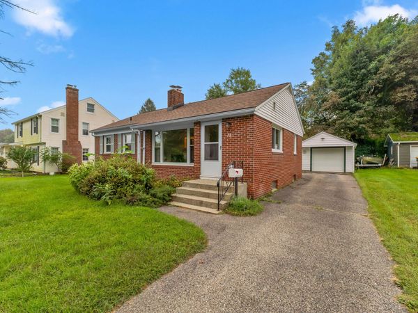 38 W Hallett Street, Hillsdale, MI 49242