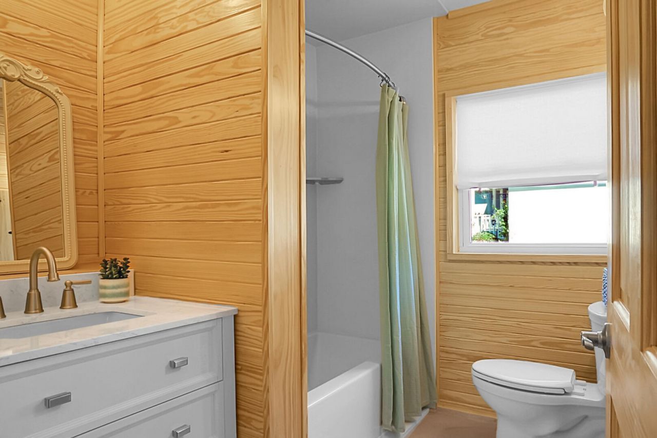1007 Holcombe Road Photo 16