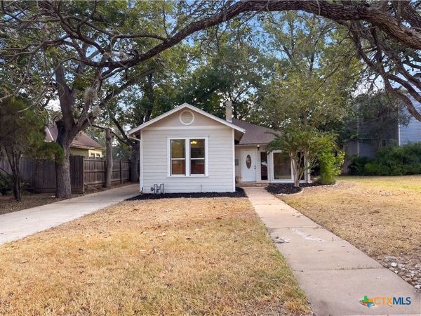 111 S College Street , Gonzales, TX 78629