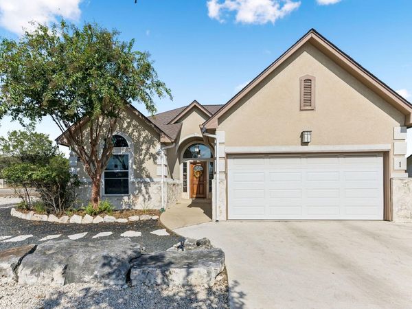 1 Rock Hollow CIR, Wimberley, TX 78676