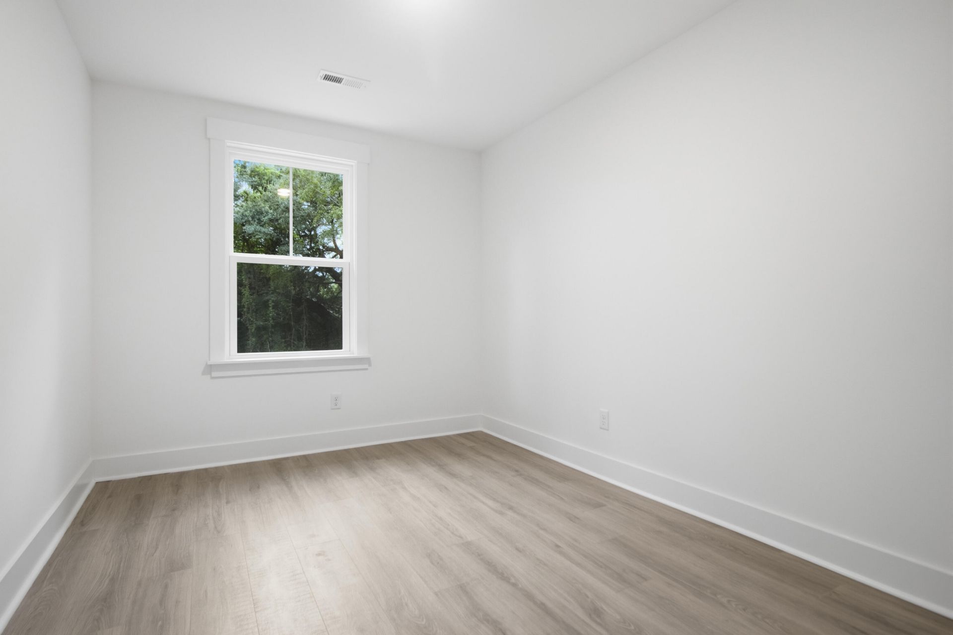 1413 Iroquois Street Photo 37