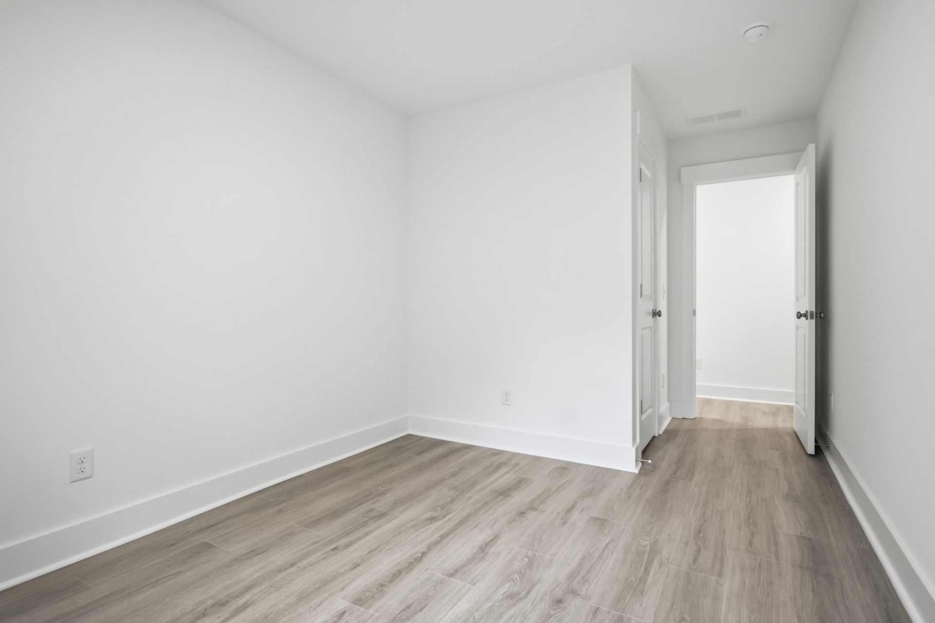 1413 Iroquois Street Photo 38