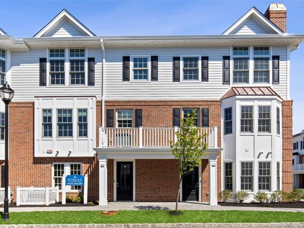 703 Mill Creek N, Roslyn, NY 11576