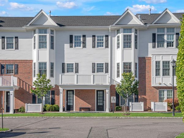 703 Mill Creek N, Roslyn, NY 11576