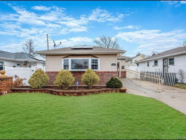 196 Westbury Boulevard , Hempstead, NY 11550