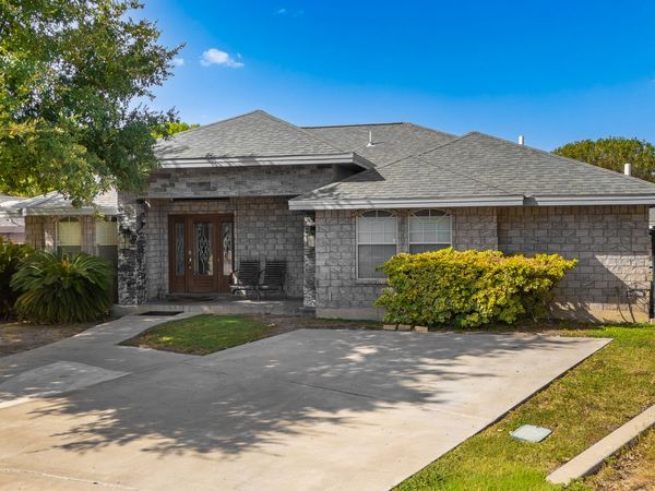 2085 Olmos Park Circle, Eagle Pass, TX 78852