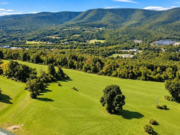 437 Pratt Road, Pownal, VT 05261