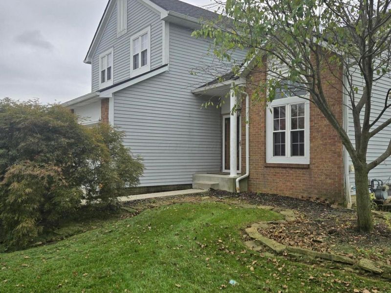 2285 Shirlene Drive, Grove City, OH 43123 Photo 2