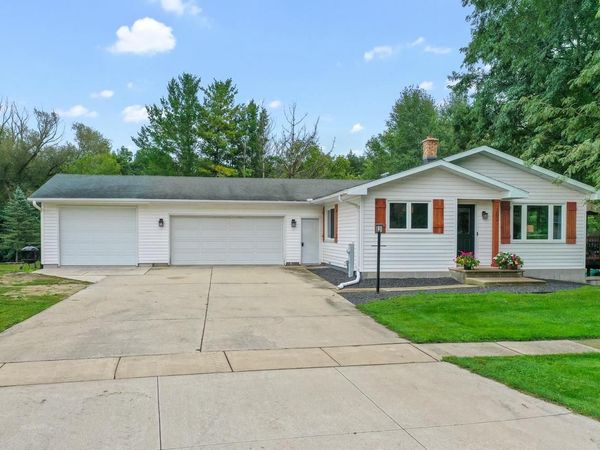 302 HILL ROAD, Rosendale, WI 54974