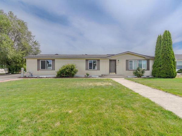 612 N Shamrock Rd, Veradale, WA 99037