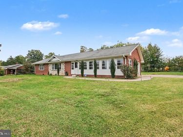 8 FAIRFAX CIRCLE, FREDERICKSBURG, VA 22405