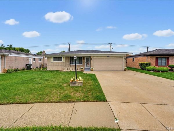 35185 Marina Drive , Sterling Heights, Mi 48312
