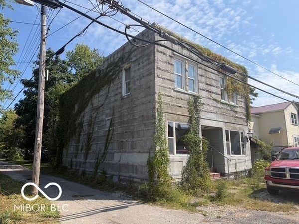 809 6th Street , Bedford, IN 47421