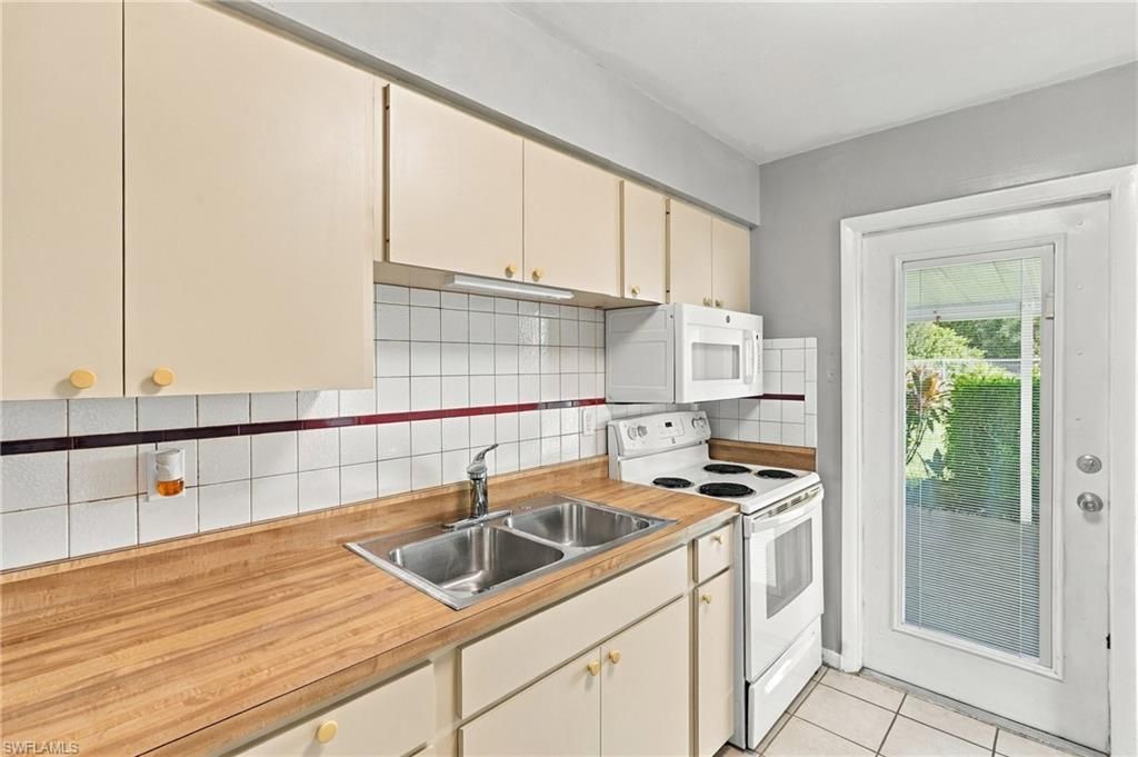 7 Dutch Iris Ln , Lehigh Acres, FL 33936 Photo