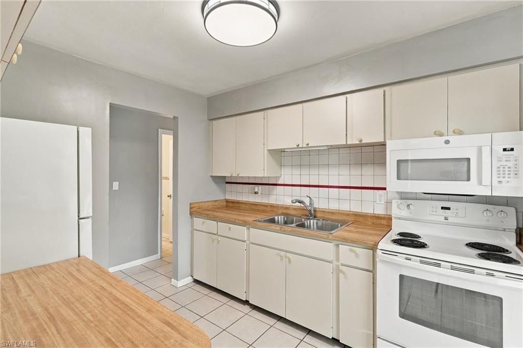 7 Dutch Iris Ln , Lehigh Acres, FL 33936 Photo
