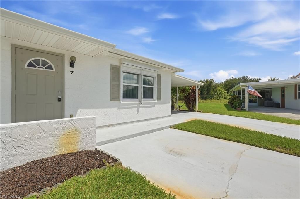 7 Dutch Iris Ln , Lehigh Acres, FL 33936 Photo