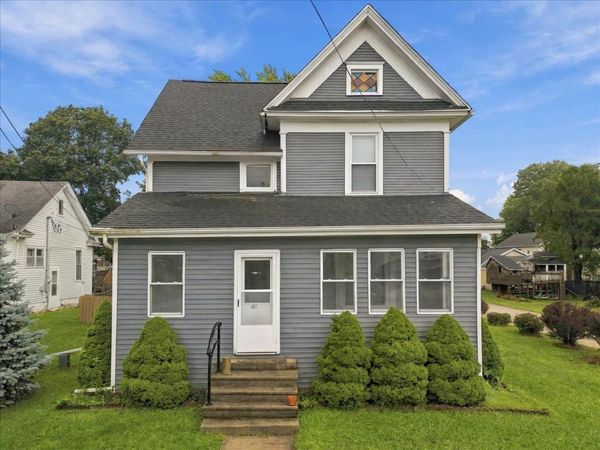 607 N 1st Street, Ashton, IL 61006