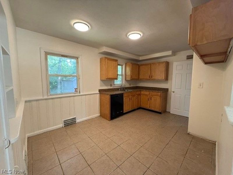 3949 Jo Ann Drive, Cleveland, OH 44122 Photo 6