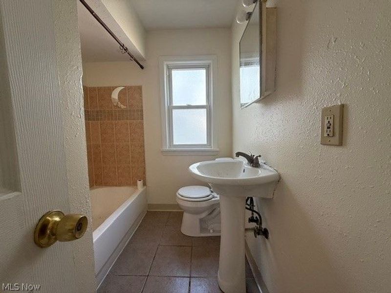 3949 Jo Ann Drive, Cleveland, OH 44122 Photo 8