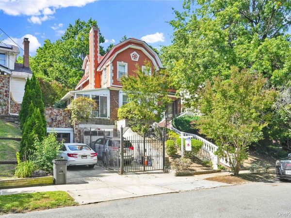 84-42 Charlecote Ridge, Jamaica Estates, NY 11432
