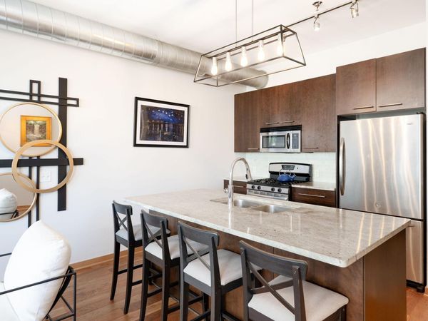 1211 Lagoon Avenue, Unit 305, Minneapolis, MN 55408